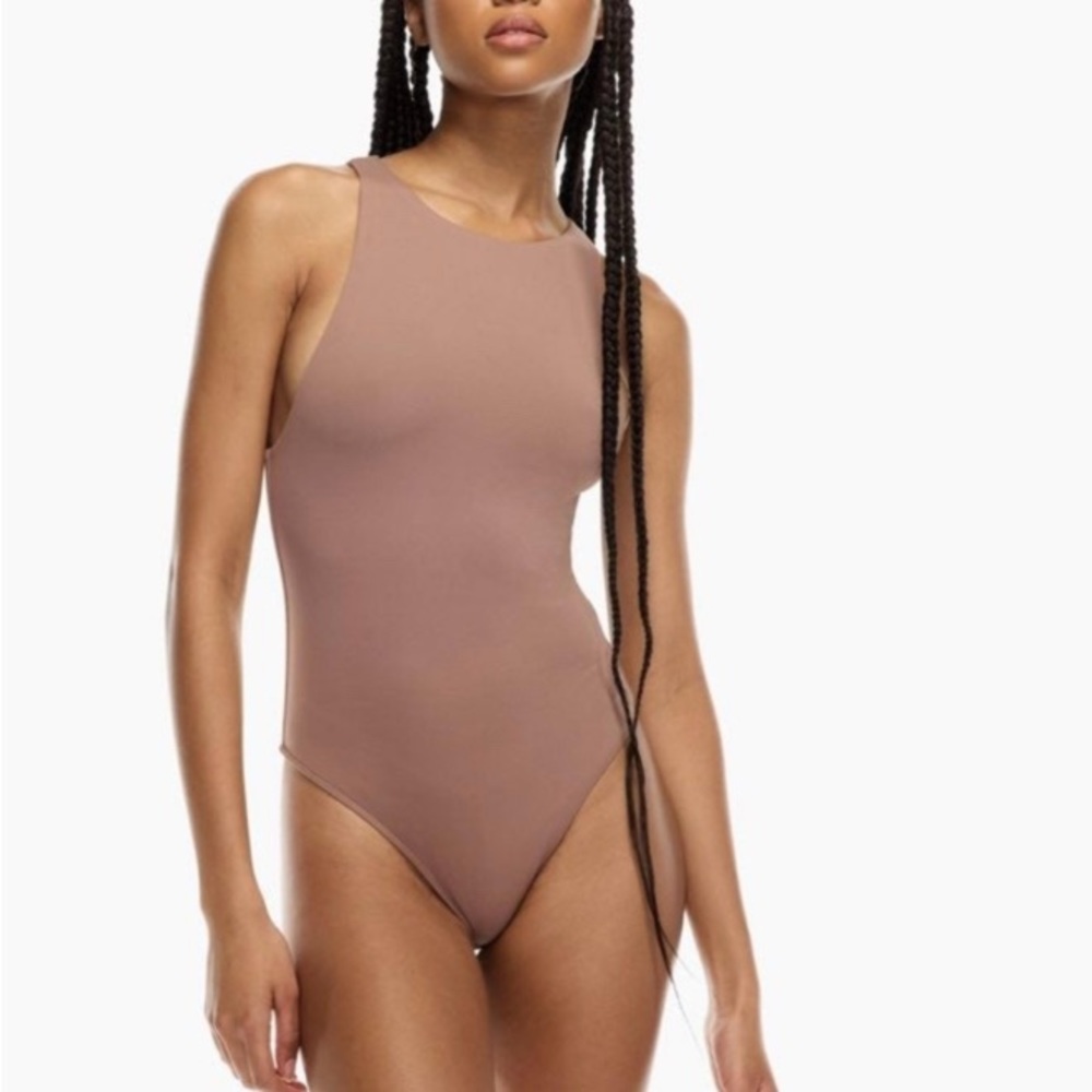 ARITZIA 90s contour bodysuit